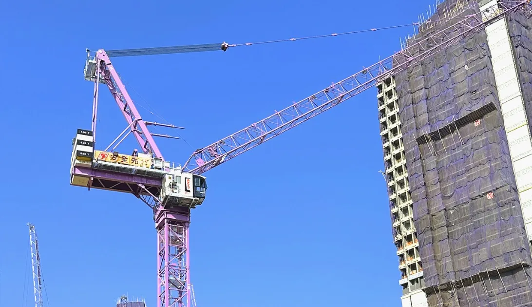 Recentemente, la prima gru a torre SLT315 (T6031-18) venduta da SANY Heavy Industries a Hong Kong è stata installata con successo da Sun Hung Kai Properties. Questa consegna di successo significa che le gru a torre SANY hanno iniziato ad entrare nel mercato di Hong Kong.